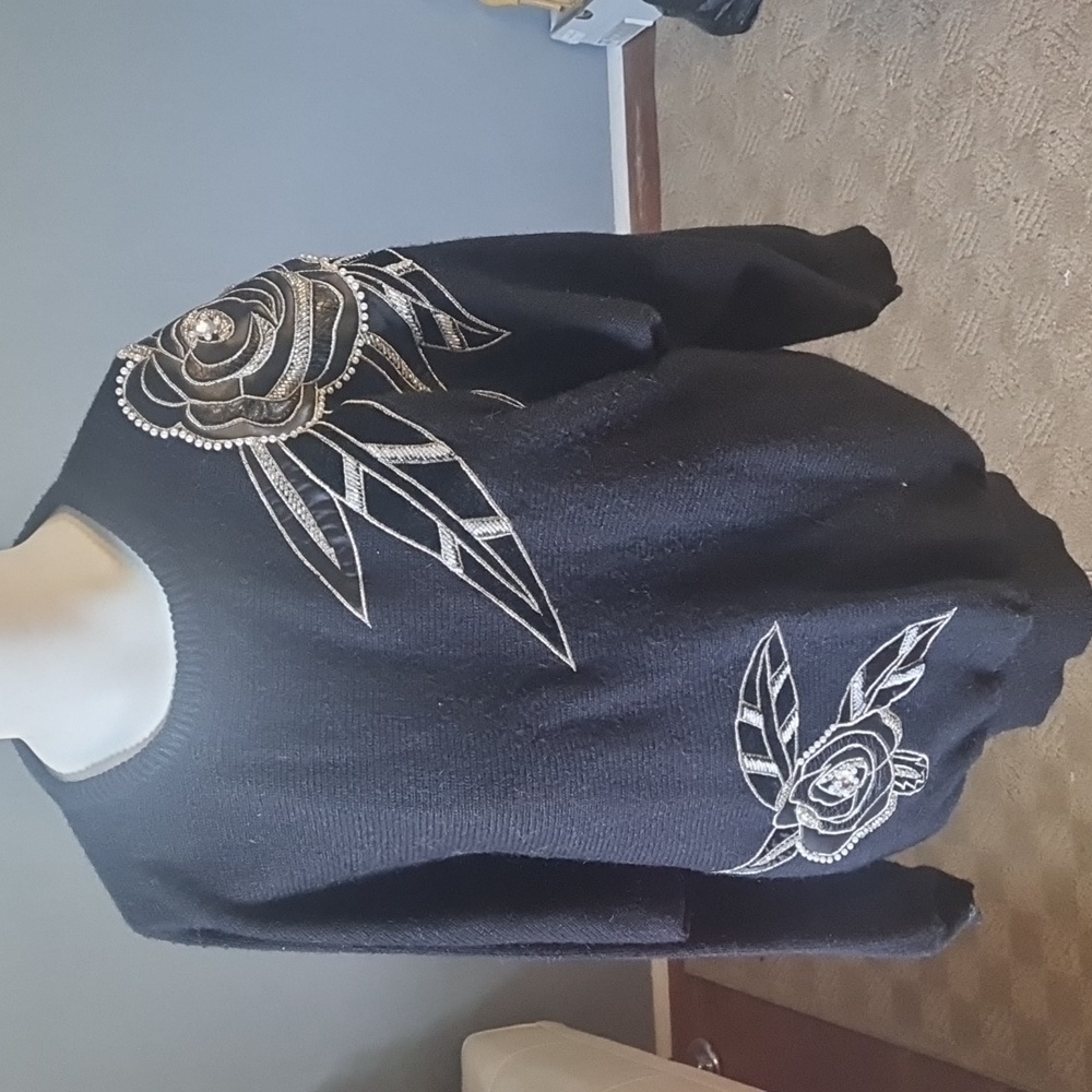 Vintage Sweater FALL  Vintage black floral sweater size Small/ Medium